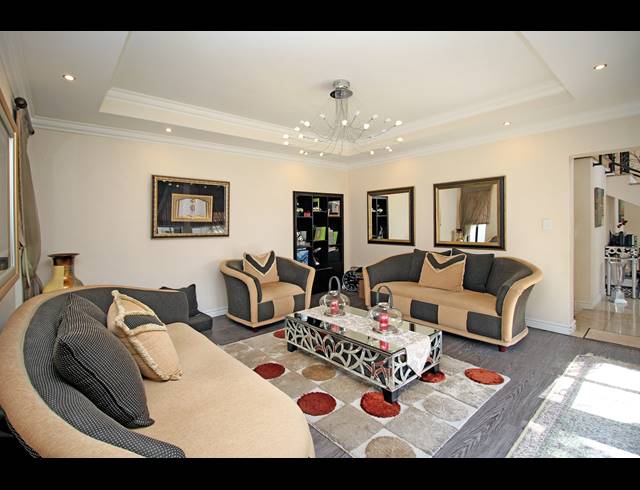 4 BEDROOM HOUSE FOR SALE IN HOUGHTON ESTATE